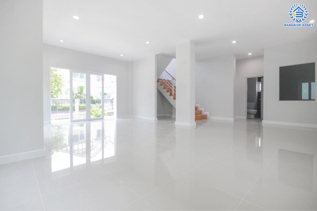 บ้านมือสองตกแต่งใหม่ แบรนด์ Property Perfect ม.เพอร์เฟคเพลส ติดถนนราชพฤกษ์ โซนใกล้สวนและทะเลสาบ เนื้อที่ 66 ตร.ว. ฟังก์ชัน 3 ห้องนอน 3 ห้องน้ำ จอดรถได้ 2 คัน บนทำเลติดถนนราชพฤกษ์ ใกล้วงเวียนพระราม5 และรถไฟฟ้า "สถานีบางรักน้อยท่าอิฐ"